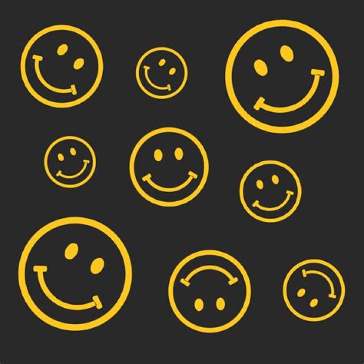 JadeVlog | DEssence Smiley